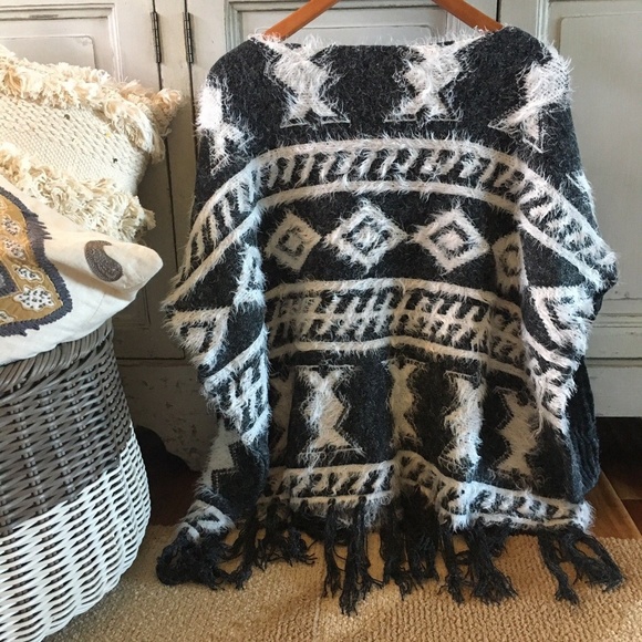LAST ONE! New Boho Cozy Native Blanket Sweater Top - Picture 5 of 5